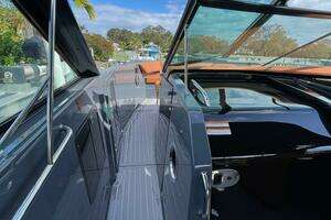2023 Cruisers Yachts 38 GLS thumbnail 29