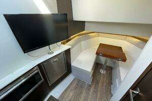 2023 Cruisers Yachts 38 GLS thumbnail 8