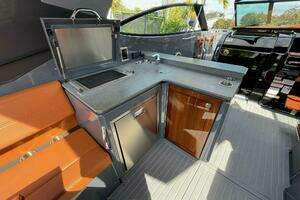 2023 Cruisers Yachts 38 GLS thumbnail 35