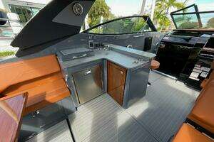 2023 Cruisers Yachts 38 GLS thumbnail 43