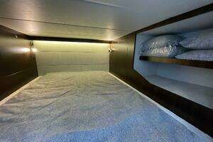 2023 Cruisers Yachts 38 GLS thumbnail 20