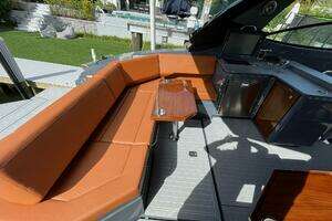 2023 Cruisers Yachts 38 GLS thumbnail 36