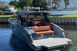 Cruisers Yachts 38 GLS -