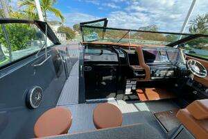 2023 Cruisers Yachts 38 GLS thumbnail 37