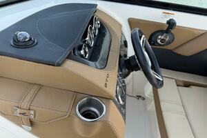 Photo 5967589 for 2015 Sea Ray 270 Sundeck  