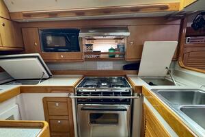 Photo 5967645 for 2005 Catalina 470 Hale Moana 