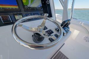 SeaHunter 38 Reel Escape- Helm