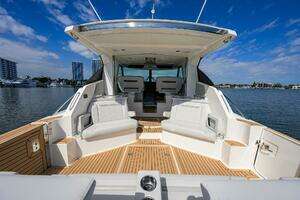2022 Tiara Yachts 43 LE thumbnail 31
