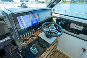 2022 Tiara Yachts 43 LE thumbnail 10