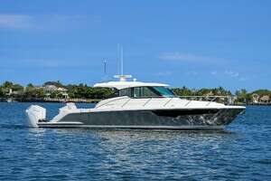2022 Tiara Yachts 43 LE thumbnail 1