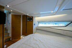 2022 Tiara Yachts 43 LE thumbnail 20