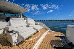 2022 Tiara Yachts 43 LE thumbnail 45