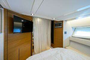 2022 Tiara Yachts 43 LE thumbnail 23