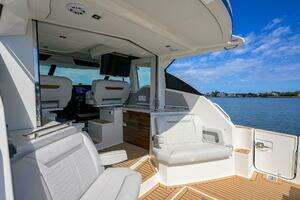 2022 Tiara Yachts 43 LE thumbnail 34
