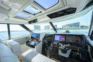 2022 Tiara Yachts 43 LE thumbnail 16