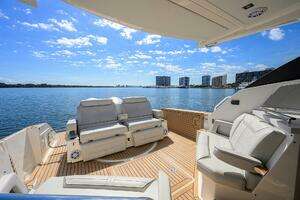 2022 Tiara Yachts 43 LE thumbnail 28