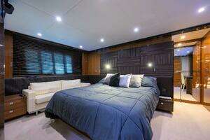 2013 Princess V72 Express Yacht thumbnail 22