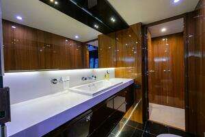 2013 Princess V72 Express Yacht thumbnail 28