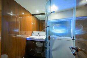 2013 Princess V72 Express Yacht thumbnail 36