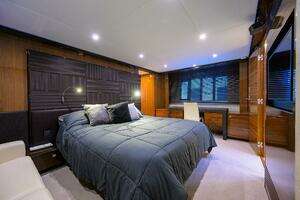 2013 Princess V72 Express Yacht thumbnail 24