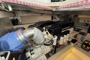 2007 Cruisers Yachts 560 Express thumbnail 26