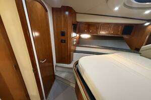 2007 Cruisers Yachts 560 Express thumbnail 18