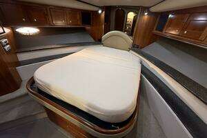 2007 Cruisers Yachts 560 Express thumbnail 17