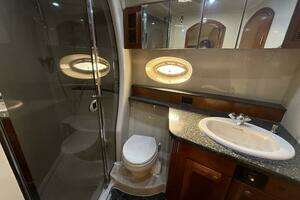 2007 Cruisers Yachts 560 Express thumbnail 19