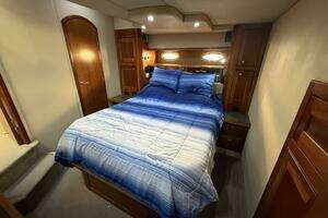 2007 Cruisers Yachts 560 Express thumbnail 21