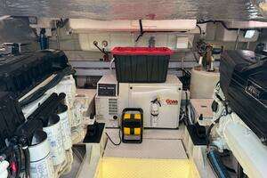 2007 Cruisers Yachts 560 Express thumbnail 28