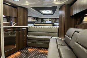 2018 Monterey 335 Sport Yacht thumbnail 6