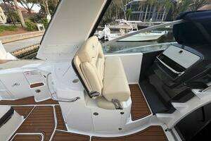 2018 Monterey 335 Sport Yacht thumbnail 17