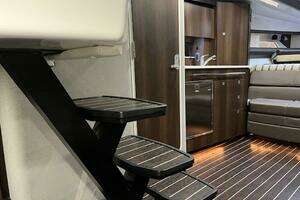 2018 Monterey 335 Sport Yacht thumbnail 5