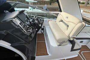2018 Monterey 335 Sport Yacht thumbnail 16