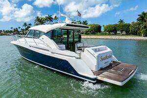 2018 Tiara Yachts C44 thumbnail 3