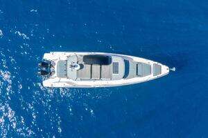 2024 Axopar 37 XC Cross Cabin thumbnail 11