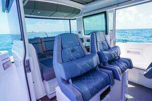 2024 Axopar 37 XC Cross Cabin thumbnail 19