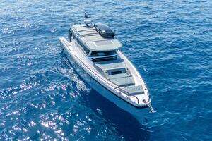 2024 Axopar 37 XC Cross Cabin thumbnail 5