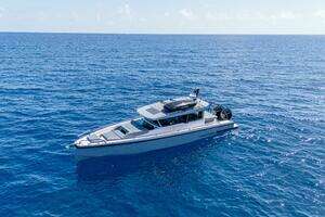 2024 Axopar 37 XC Cross Cabin thumbnail 6