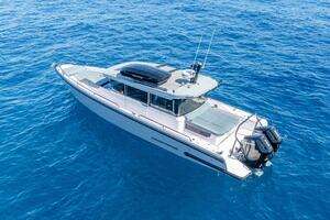 2024 Axopar 37 XC Cross Cabin thumbnail 4