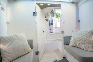 2024 Axopar 37 XC Cross Cabin thumbnail 28