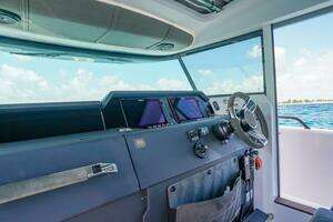 2024 Axopar 37 XC Cross Cabin thumbnail 23