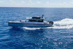 2024 Axopar 37 XC Cross Cabin thumbnail 2