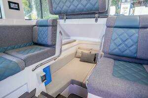 2024 Axopar 37 XC Cross Cabin thumbnail 17