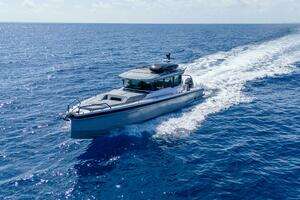 2024 Axopar 37 XC Cross Cabin thumbnail 1