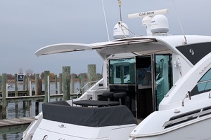 54FT (16.46M) CRUISERS YACHTS