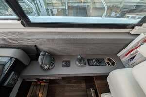 2022 Cruisers Yachts 54 Cantius thumbnail 21