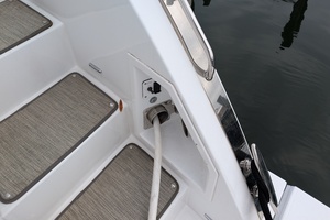 54FT (16.46M) CRUISERS YACHTS