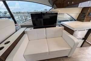 2022 Cruisers Yachts 54 Cantius thumbnail 8
