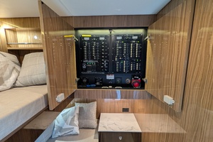 54FT (16.46M) CRUISERS YACHTS